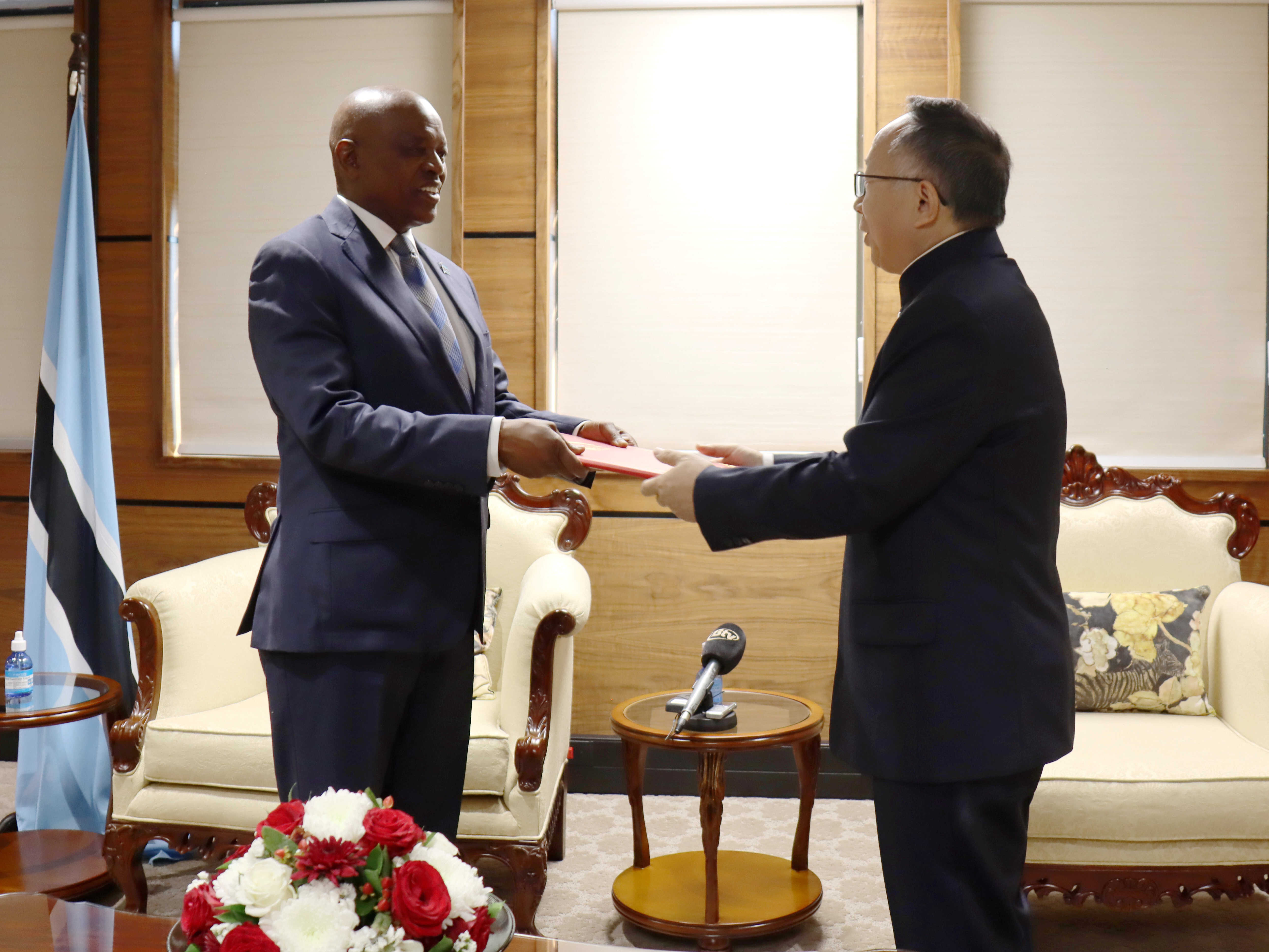 Ambassador Fan Yong Presents the Letter of Credence to President ...